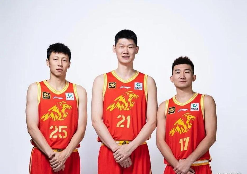 西亚卡姆迎来二十赛季出色发挥，中国队观众热烈欢呼！的简单介绍