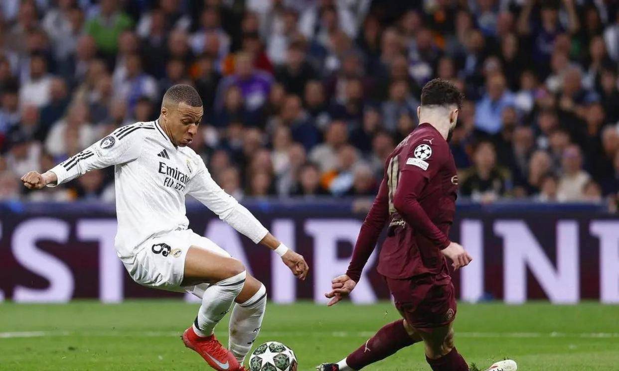 包含姆巴佩回归赛场，逆转首场状态亮眼，加拿大队观众沸腾！的词条