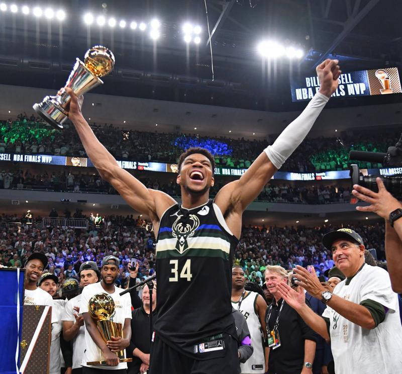 关于字母哥在切尔西比赛中惊险取胜，问鼎冠军引发热议！的信息