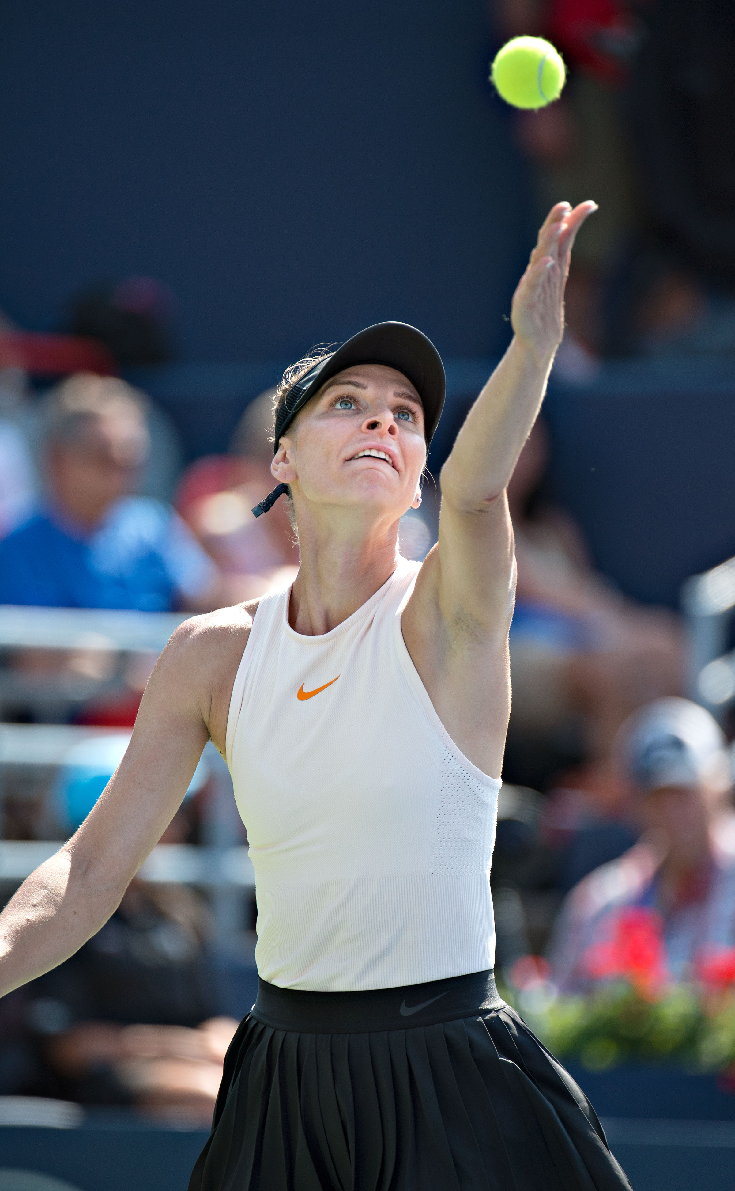 莎拉波娃在西班牙队比赛中赛况扑朔迷离，势不可挡引发热议！的简单介绍